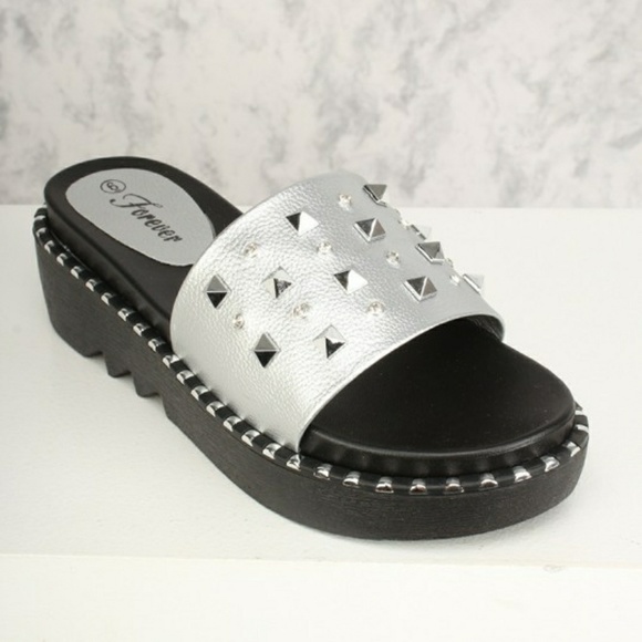 Sandals - Picture 3 of 3